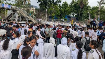 নীলক্ষেত-সায়েন্সল্যাব ও আশপাশের এলাকায় সড়কে শিক্ষার্থীরা, যান চলাচল বন্ধ