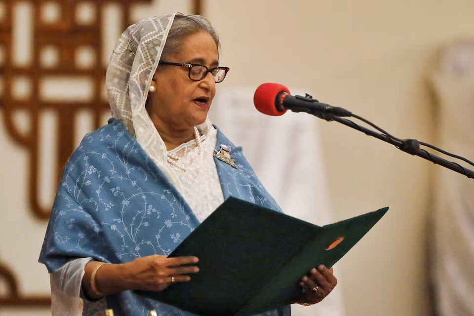 রয়টার্সকে সাক্ষাৎকার; ঝুঁকি নিয়েই ডিসেম্বরে দেশে ফিরছেন শেখ হাসিনা, শীর্ষ নেতাদের নিয়ে করবেন আত্মসমর্পণ