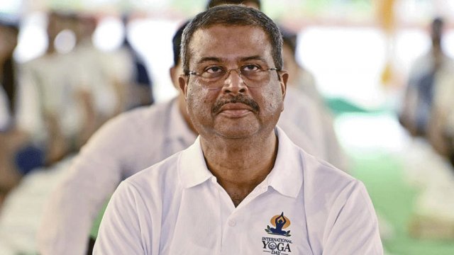 পদত্যাগ করে শিক্ষার্থীদের উদ্দেশে যা বললেন ভারতের শিক্ষামন্ত্রী