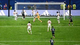 আর্জেন্টিনার পাস ২৫৫, ইংল্যান্ড ২০