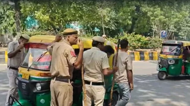 যন্তর মন্তরের দিকে যাওয়া আন্দোলনকারী শিক্ষার্থীদের আটকে দিচ্ছে দিল্লি পুলিশ