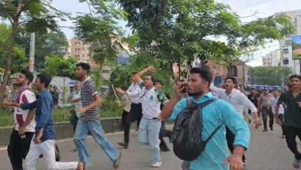 সংসদ ভবনের সামনে শিক্ষার্থীদের অবস্থান, চলছে বিক্ষোভ