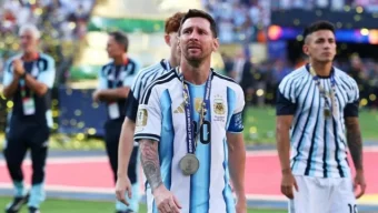 শিরোপা হারিয়েও পাচ্ছেন বীরের মর্যাদা