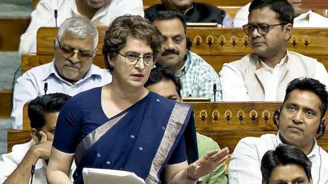 শিক্ষার্থীদের ওপর অস্ত্র চালানোর জবাব দিতে হবে মোদি-শাহকে: প্রিয়াঙ্কা গান্ধী