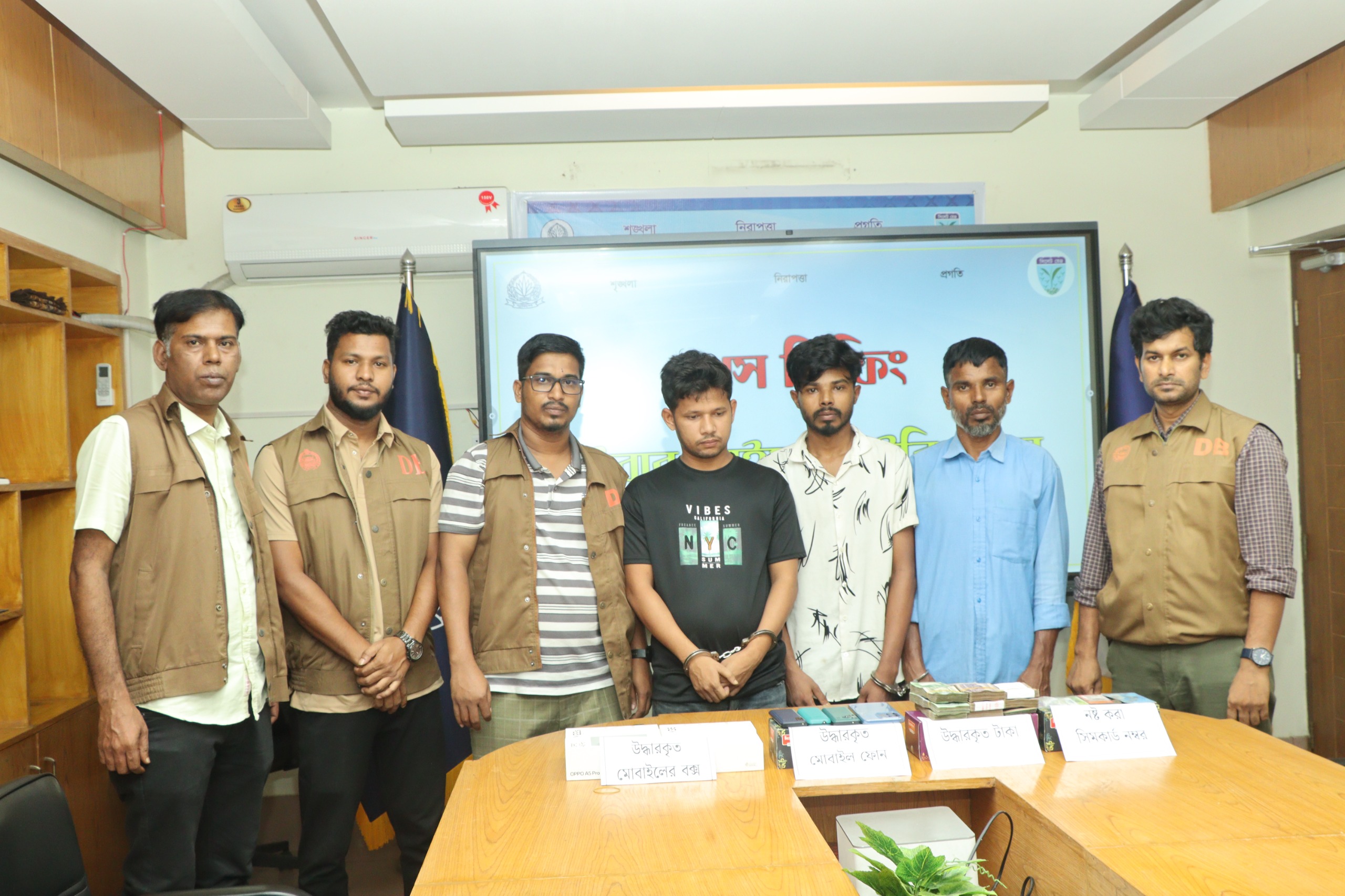 কানাডার ভিসার প্রলোভনে ব্যাংক-বিকাশ প্রতারণা হবিগঞ্জে গ্রেপ্তার ৩, উদ্ধার ৬.৬৫ লাখ টাকা