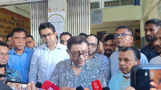 পূর্ব ঘোষণা ছাড়াই হবিগঞ্জ জেলা হাসপাতাল পরিদর্শনে স্বাস্থ্যমন্ত্রী সাখাওয়াত হোসেন