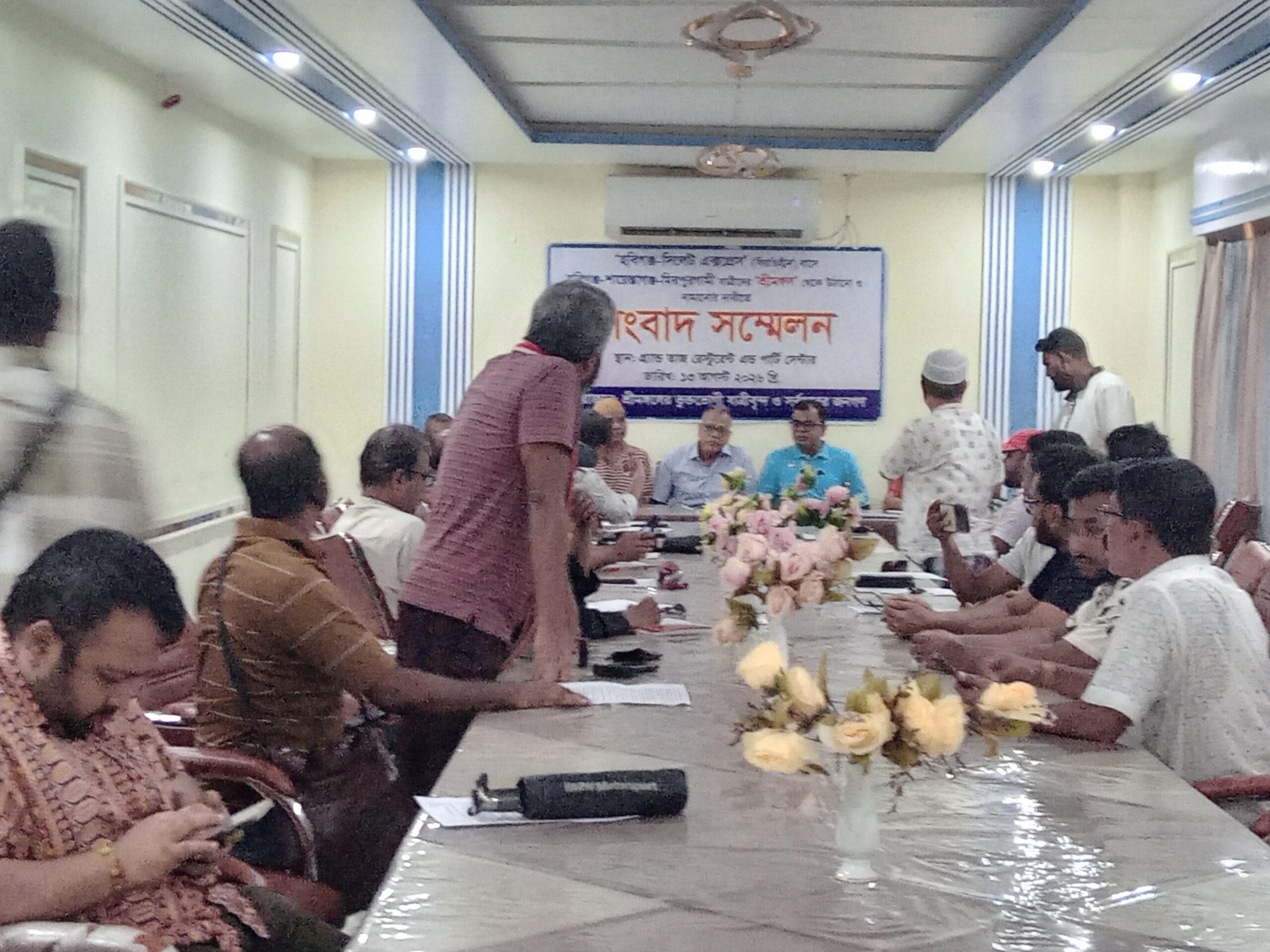 শ্রীমঙ্গলে বিরতিহীন বাস না থামায় চরম দুর্ভোগ, যাত্রাবিরতি পুনর্বহালের দাবি