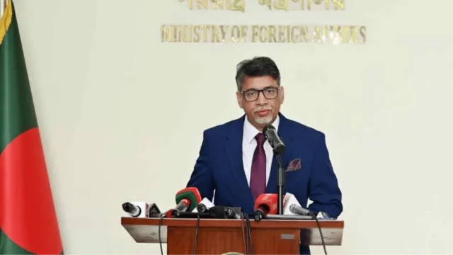 প্রধানমন্ত্রীর ভারত সফরের আগে ‘অনুকূল পরিবেশ’ চায় ঢাকা
