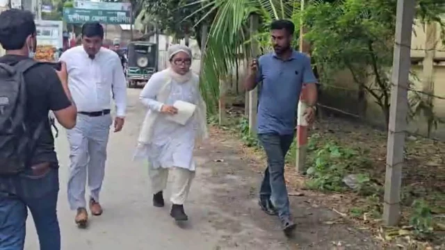 বাবার লাশ ঢাকায় মায়ের মুক্তির জন্য দীপু মনির মেয়ে দৌড়াচ্ছেন মুন্সীগঞ্জে