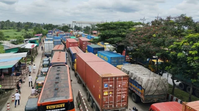 ঢাকা-চট্টগ্রাম মহাসড়কে ৩০ ঘণ্টা ধরে ৪০ কিলোমিটার যানজট