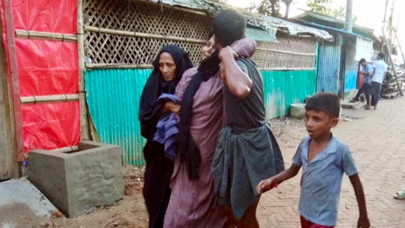 উখিয়া আশ্রয়শিবিরে তিন সশস্ত্র গোষ্ঠীর গোলাগুলি, গুলিবিদ্ধ মা–ছেলে
