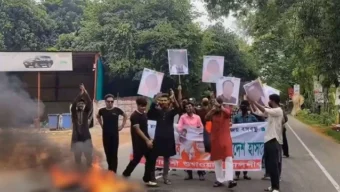কাশিয়ানীতে ঢাকা-খুলনা মহাসড়কে নিষিদ্ধ সংগঠন ছাত্রলীগের ঝটিকা মিছিল