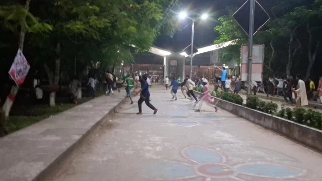 বেগম রোকেয়া বিশ্ববিদ্যালয়ে ছাত্রদল-শিবির সংঘর্ষ, আহত অন্তত ২০