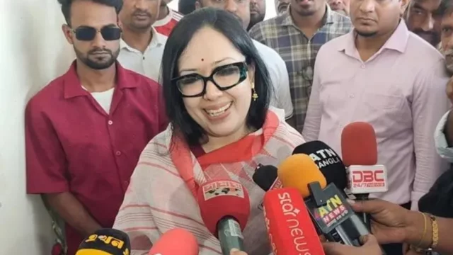 শেখ হাসিনার বক্তব্য প্রচারে নিষেধাজ্ঞার যৌক্তিকতা নিয়ে রুমিন ফারহানার প্রশ্ন