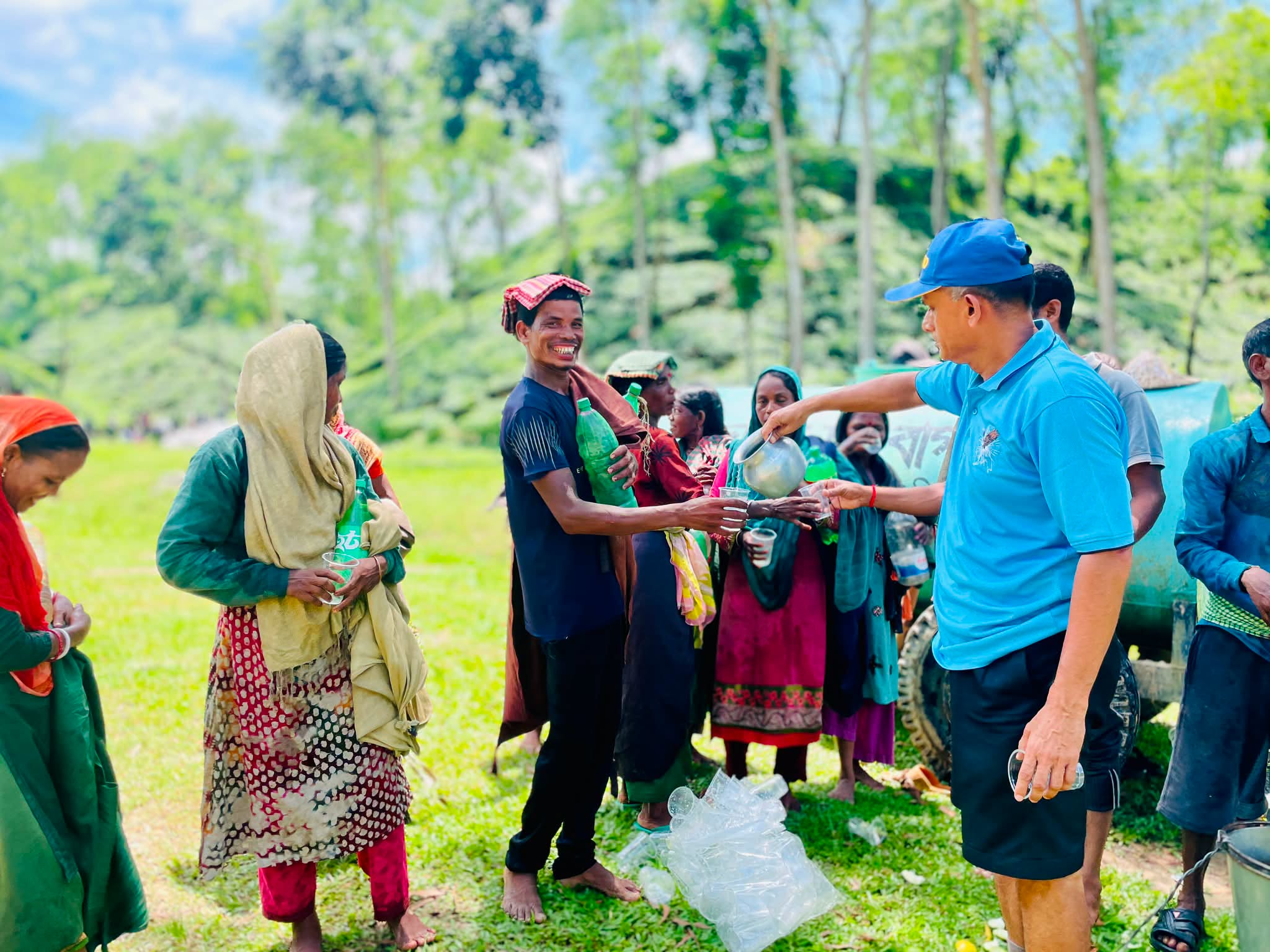 তীব্র গরমে চা শ্রমিকদের পাশে ইস্পাহানী’র জেরিন চা বাগান ব্যবস্থাপক