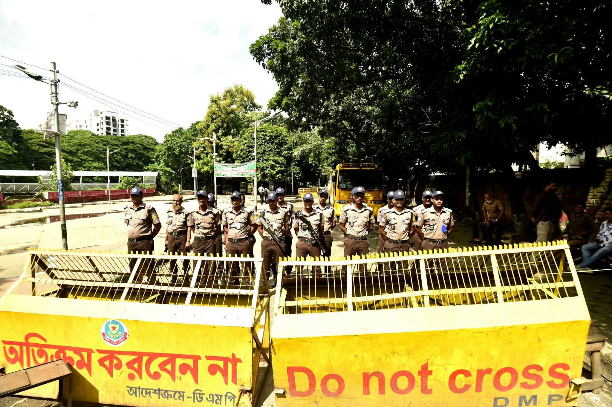 ৩২ এ শ্রদ্ধা জানাতে গিয়ে যুবলীগকর্মী আটক