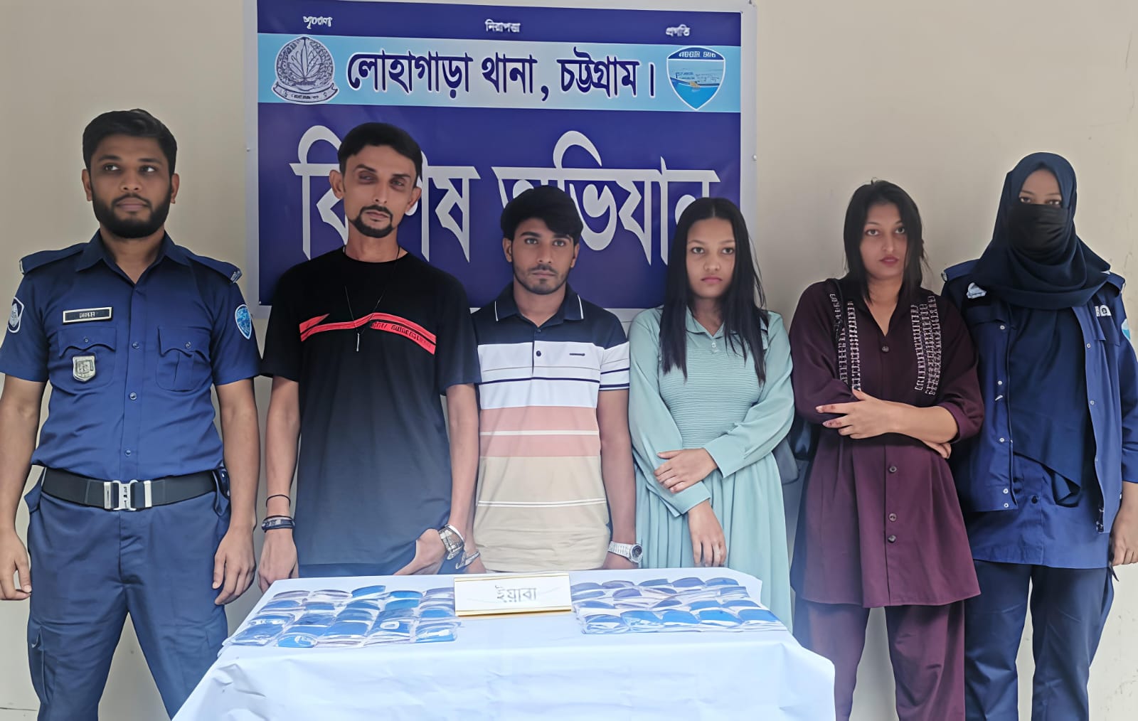 লোহাগাড়ায় প্রাইভেটকারে বিশেষ কৌশলে লুকানো ১৬ হাজার পিস ইয়াবাসহ গ্রেফতার- ৪