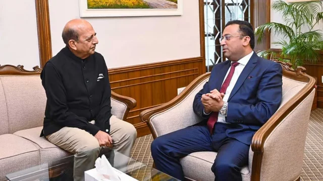 দিনেশ ত্রিবেদীকে হুমায়ুন কবির; শেখ হাসিনা যেন ভারতের ভূখণ্ড ব্যবহার করে রাজনৈতিক বক্তব্য দিতে না পারেন