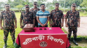 Election office employee detained while trying to cross Sreemangal border