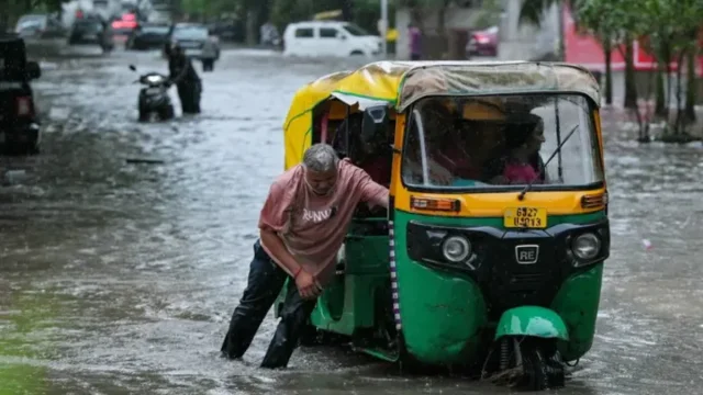 ভারতে টানা বৃষ্টিতে ভয়াবহ বন্যা ও ধস, নিহত অন্তত ৫৬