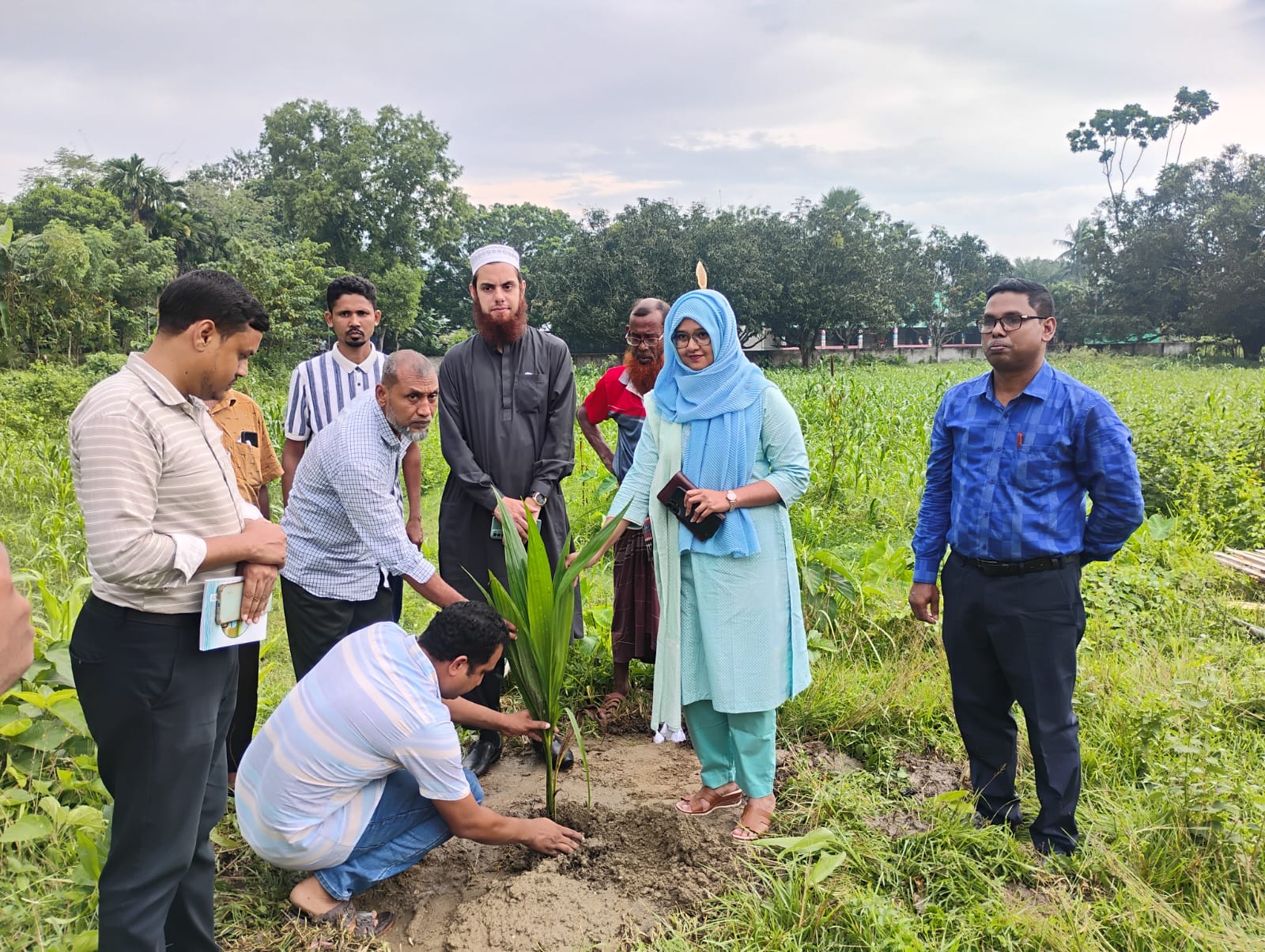 বাঘার আড়ানিতে বৃক্ষরোপণ ও ডেঙ্গু প্রতিরোধে পরিচ্ছন্নতা অভিযান জোরদার 