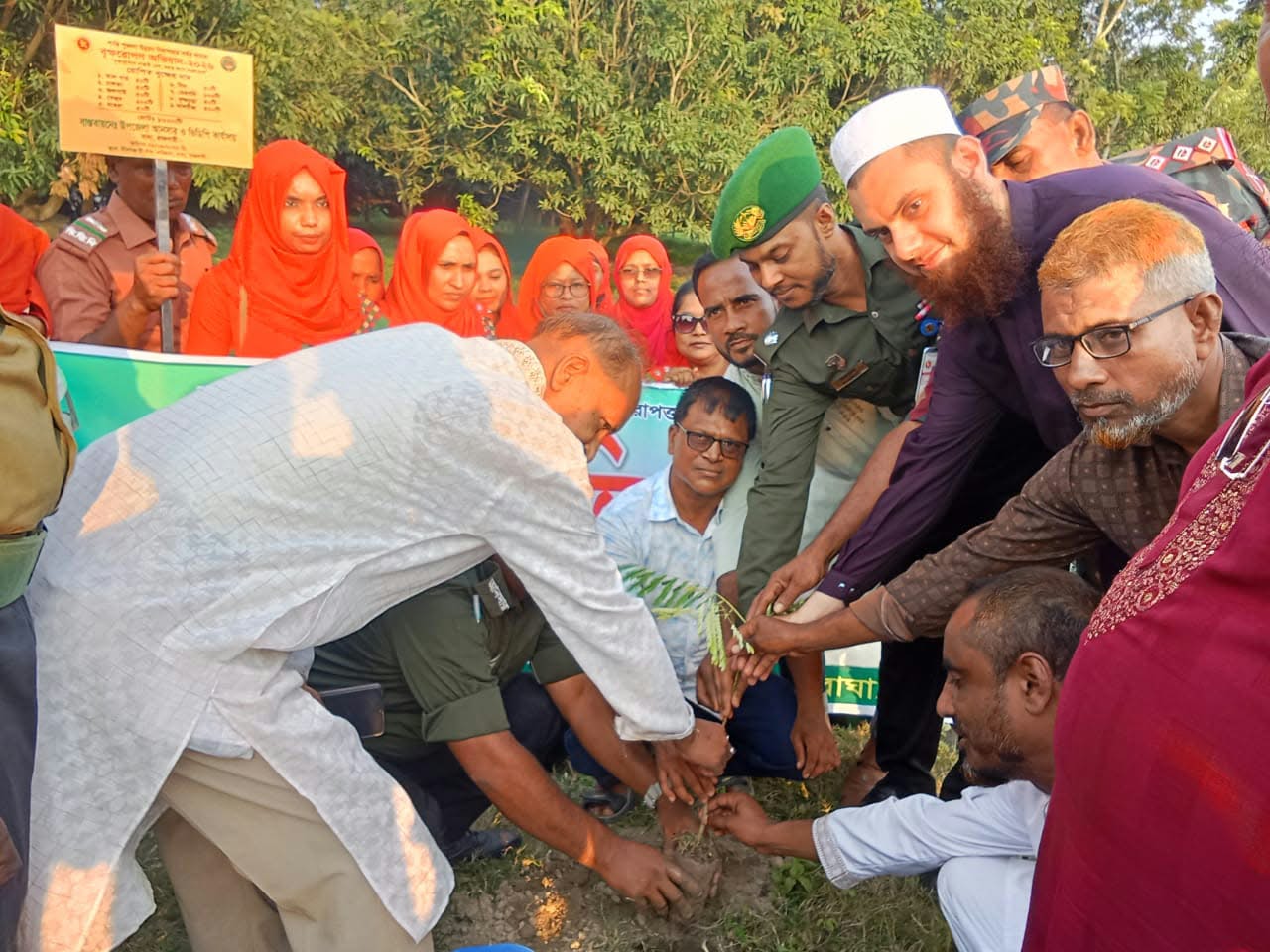 বাঘায় আনসার-ভিডিপির ১০০০ বৃক্ষ রোপণের উদ্যোগ, প্রথম দিনে ৫০০ বৃক্ষ রোপণ