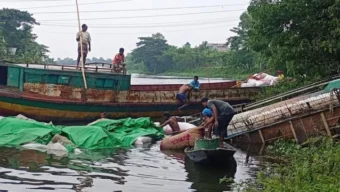 দেড় কোটি টাকার পণ্যবোঝাই নৌকা তিতাসে ডুবল
