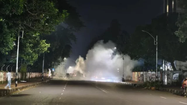 ঢাকা বিশ্ববিদ্যালয় এলাকায় ৩ ককটেল বিস্ফোরণ
