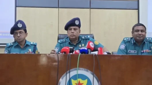 ককটেল বিস্ফোরণ ইস্যুতে মন্তব্য; নাসীরুদ্দীন পাটওয়ারী এই বক্তব্য কেন দিয়েছেন, তাকে জিজ্ঞাসাবাদ করা উচিত: ডিএমপি কমিশনার