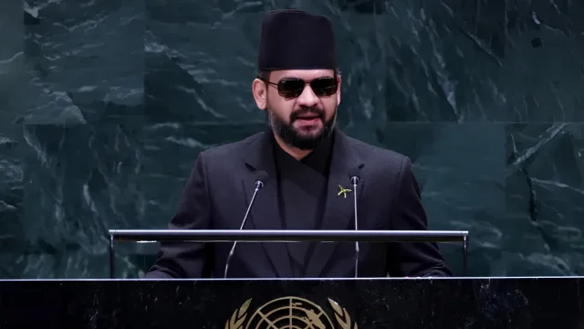 জাতিসংঘে বক্তব্যের সময় নেপালের প্রধানমন্ত্রী কেন সানগ্লাস পরলেন?