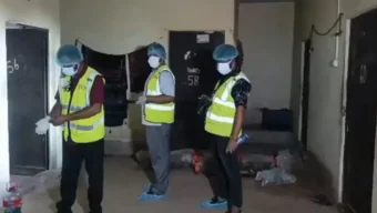 সাভারের আশুলিয়ায় বন্ধ ঘর থেকে একই পরিবারের ৩ জনের লাশ উদ্ধার