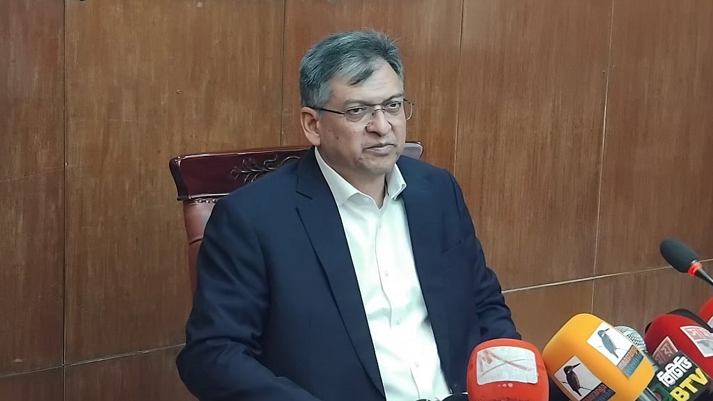 সচিবালয়ে সাংবাদিকদের প্রশ্নের জবাবে স্বরাষ্ট্রমন্ত্রী যা বললেন 
