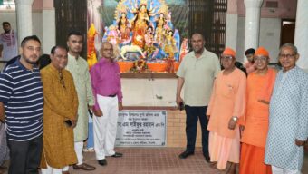 পূজামণ্ডপ পরিদর্শনকালে সিসিক প্রশাসক; সিলেটের মানুষ যুগ যুগ ধরে সম্প্রীতির ঐতিহ্য ধরে রেখেছেন