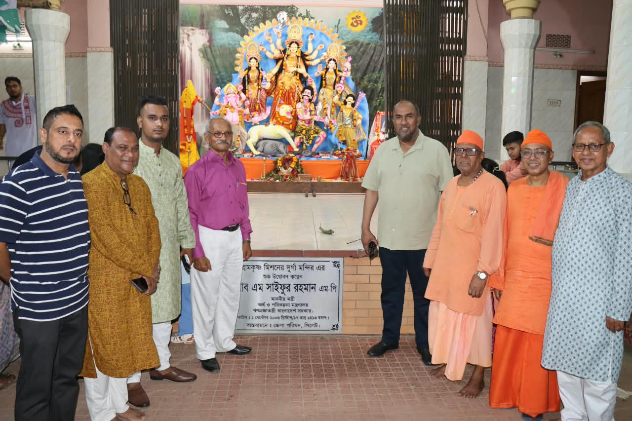 পূজামণ্ডপ পরিদর্শনকালে সিসিক প্রশাসক; সিলেটের মানুষ যুগ যুগ ধরে সম্প্রীতির ঐতিহ্য ধরে রেখেছেন
