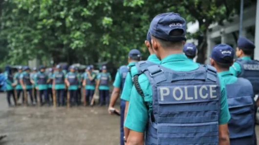 ৭০০ পুলিশ সদস্যের বিরুদ্ধে গ্রেপ্তারি পরোয়ানা জারি