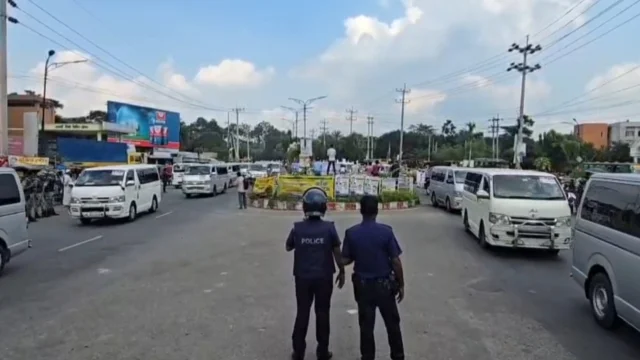 কঠোর নিরাপত্তায় গোপালগঞ্জ পার হলো ১১ দলের লংমার্চের বহর