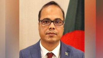 কলকাতার পূজামণ্ডপে অল্পের জন্য বাঁচলেন বাংলাদেশের ডেপুটি হাইকমিশনার