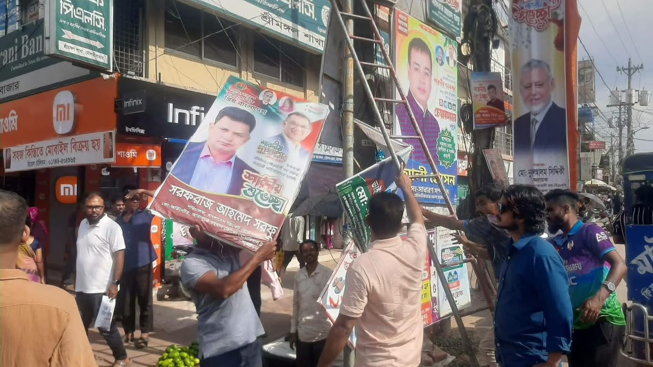 বিসিবির পরিচালক নিজস্ব ব‍্যানার ফেস্টুন নিজেই অপসারণ করেন