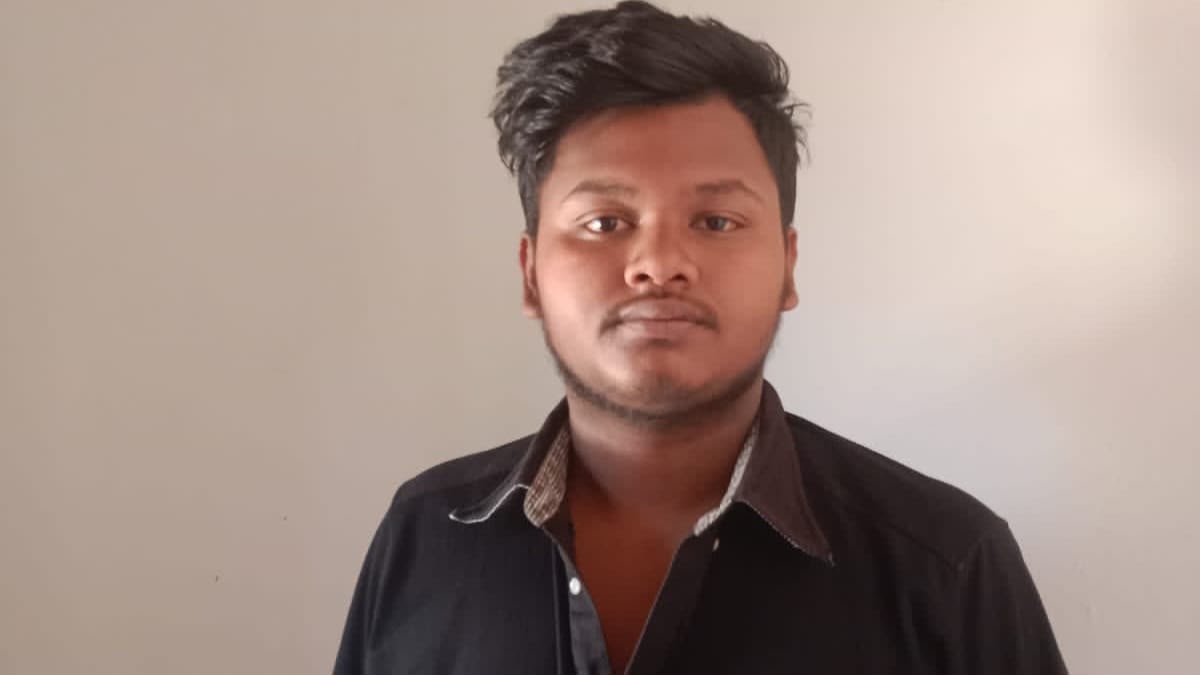 শ্রীমঙ্গল রেলস্টেশনে টিকিট কালোবাজারির যুক্ত ১ যুবককে গ্রেপ্তার