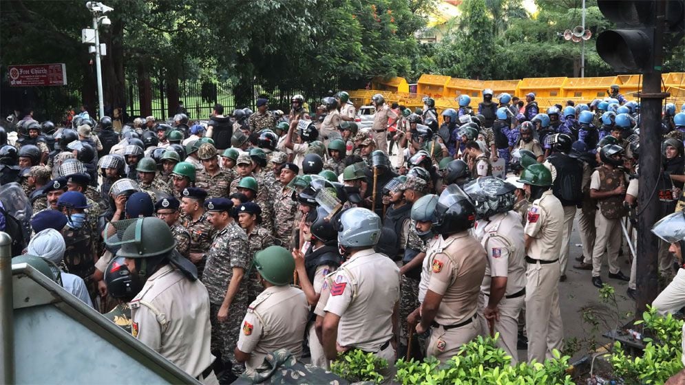 দিল্লি­ যেন দুর্গ, নামানো হচ্ছে ২৩ হাজার সেনা