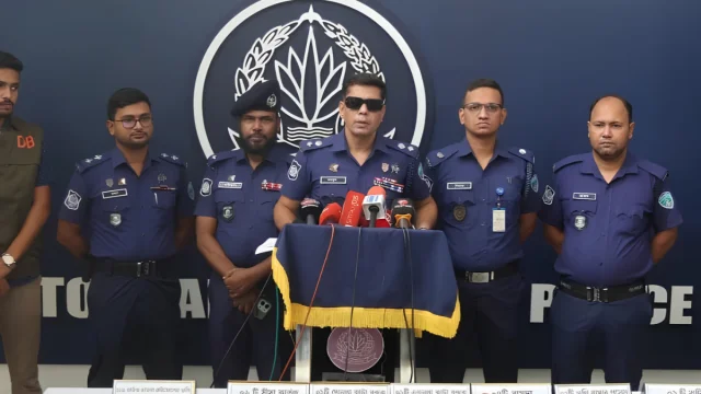 চাঁদাবাজদের’ গ্রেপ্তারে যাওয়া পুলিশকে লক্ষ্য করে গুলি, আহত ১২ সদস্য