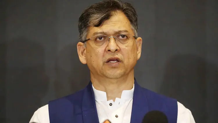 স্বরাষ্ট্রমন্ত্রী দিল্লি সফরে যাচ্ছেন না