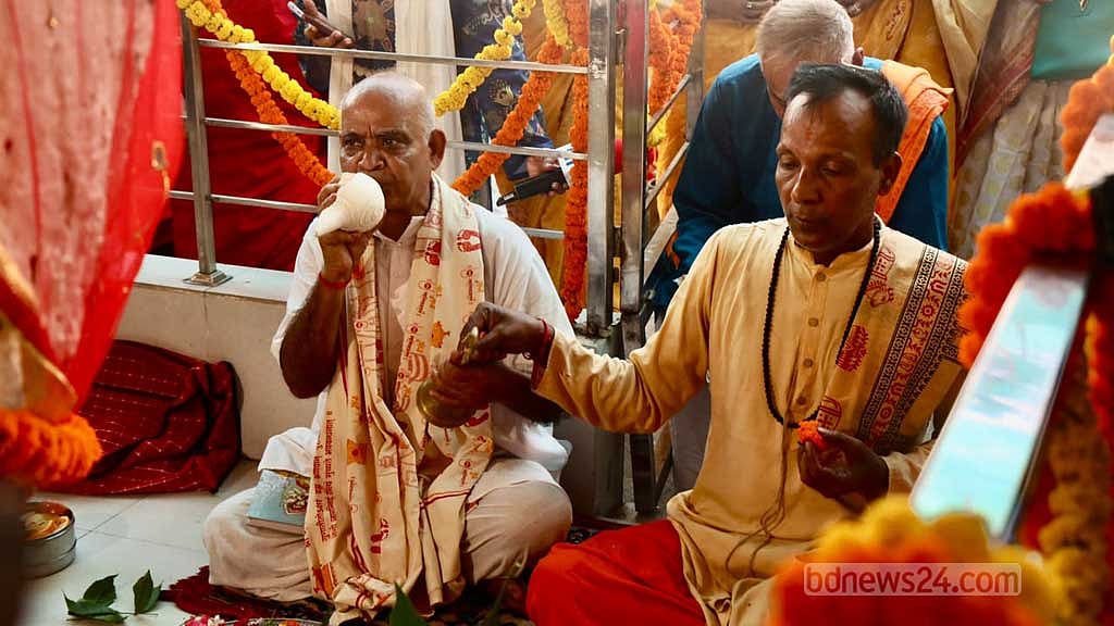 দুর্গোৎসব শুরু, মণ্ডপে মণ্ডপে দুর্গার আবাহন