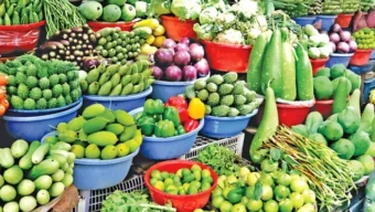 বাজারদর; ৮০ টাকার নিচে শুধু পেঁপে ও কুমড়া, চড়া সবজির বাজার