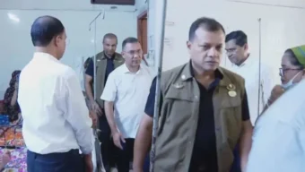 শিশু হাসপাতালে কক্ষে বসেই ধূমপান, চিকিৎসককে বরখাস্তের নির্দেশ প্রধানমন্ত্রীর