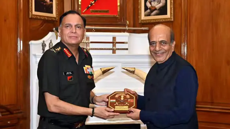 ভারতের সেনাপ্রধানের সঙ্গে দীনেশ ত্রিবেদীর মতবিনিময়
